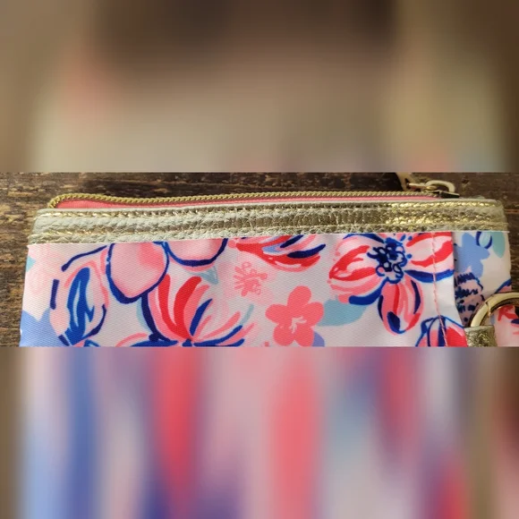 Lilly Pulitzer Wristlet Wallet - Picture 8 of 10